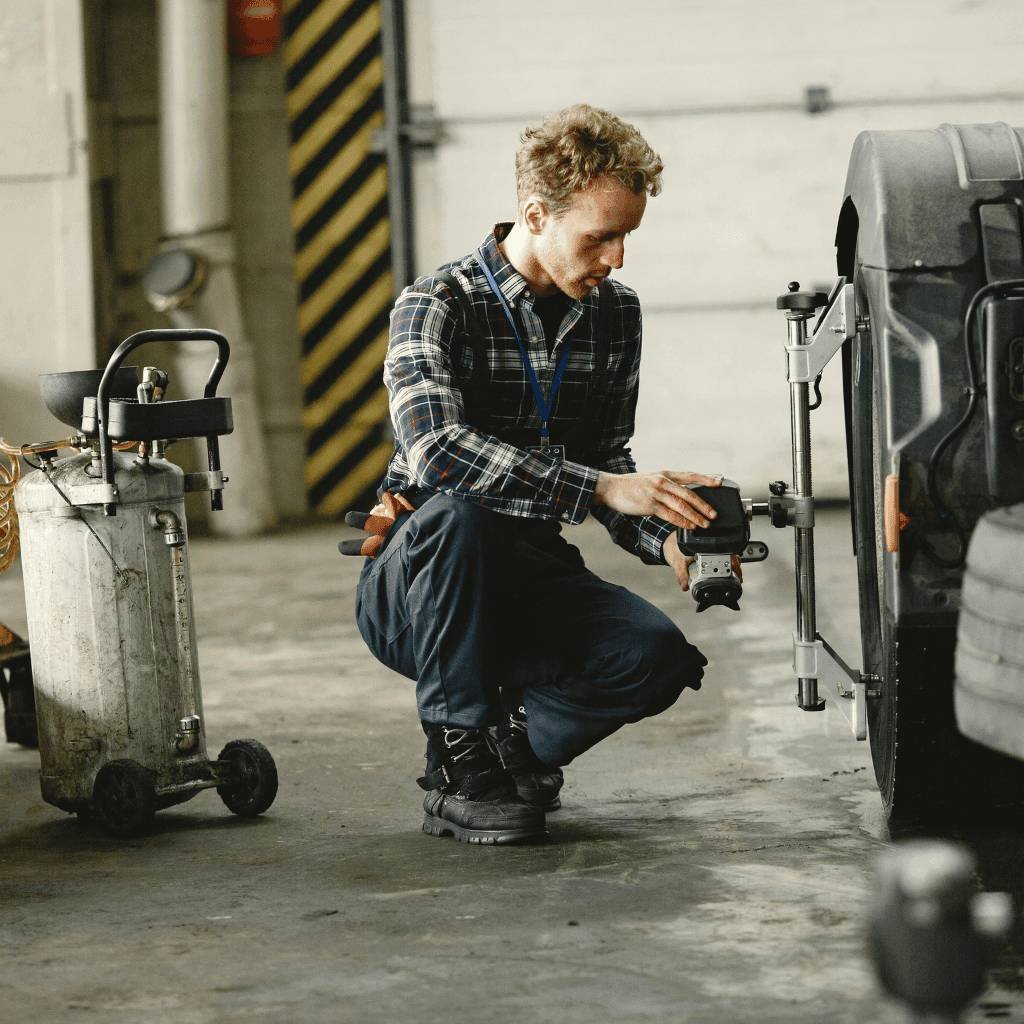 Dépannage Poids Lourd De Nuit Sur Lautoroute 15 Ou 20 Près De Montréal |  Réparation Camion Montréal 247dépannage Poids Lourd Urgence